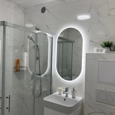 Designer Oasis With Garden *