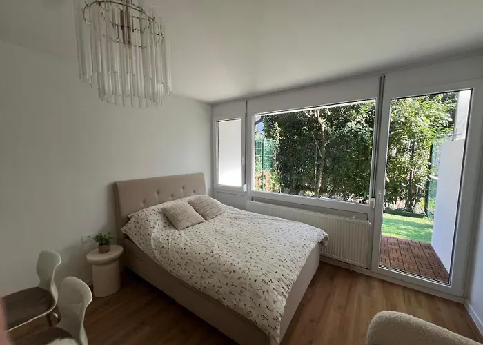 شقة Designer Oasis With Garden *